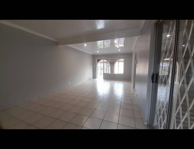 2 BEDROOM TOWNHOUSE TO LET IN THREE RIVERS